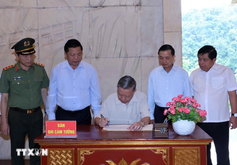 Chủ tịch nước T&ocirc; L&acirc;m thăm v&agrave; d&acirc;ng hương tại Khu di t&iacute;ch quốc gia đặc biệt P&aacute;c B&oacute;- Ảnh 5.