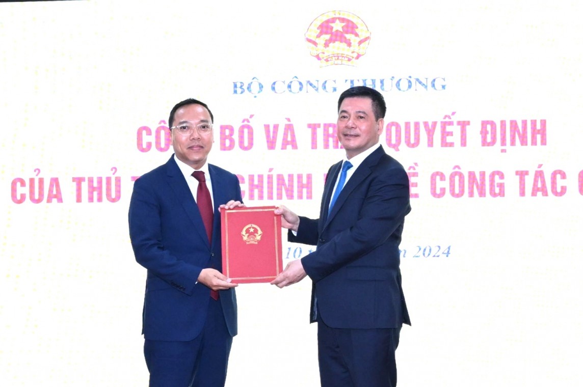 Bộ C&ocirc;ng Thương c&oacute; t&acirc;n Thứ trưởng 48 tuổi- Ảnh 1.
