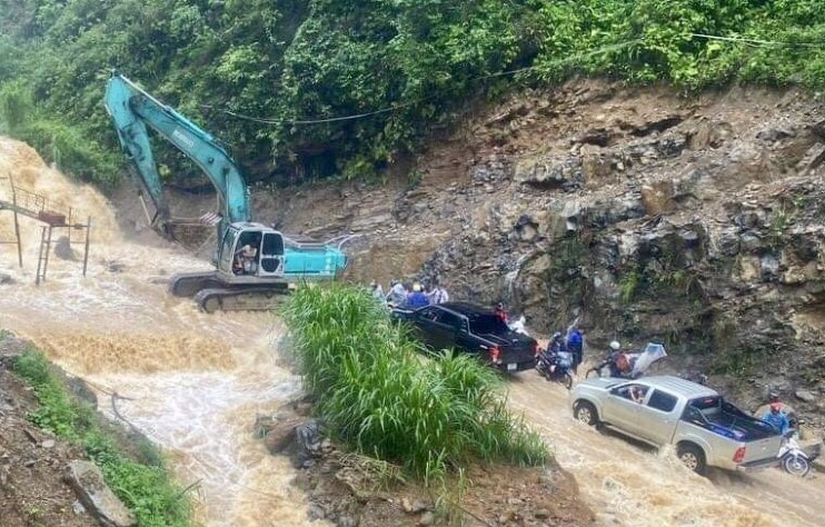 Mưa lớn, nhiều địa phương tại H&agrave; Giang ch&igrave;m trong biển nước- Ảnh 6.