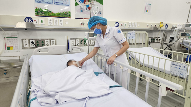 C&aacute;c bệnh nhi đang được điều trị t&iacute;ch cực tại Bệnh viện Nhi Đồng 1 (TP HCM)