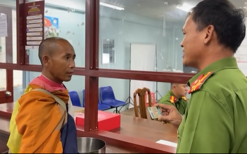 Công an Gia Lai trao căn cước công dân cho "sư Thích Minh Tuệ"