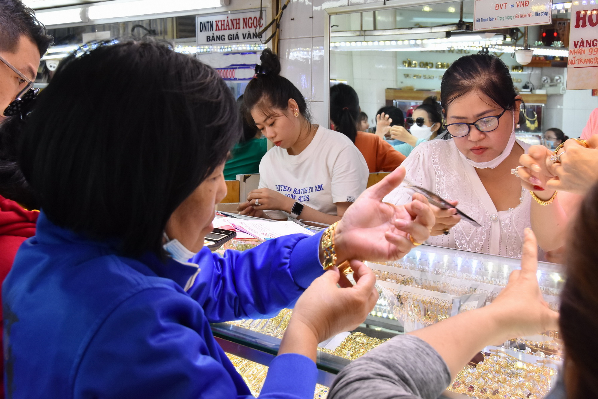 Gi&aacute; v&agrave;ng h&ocirc;m nay, 11-6: Tăng trở lại- Ảnh 1.