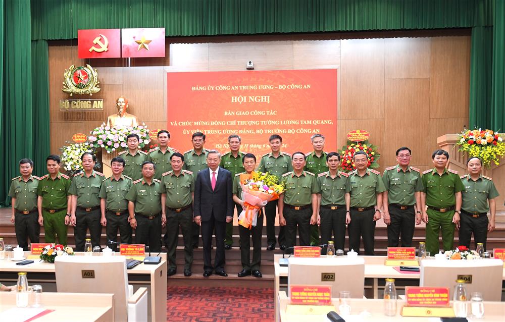 Chủ tịch nước T&ocirc; L&acirc;m b&agrave;n giao chức năng, nhiệm vụ Bộ trưởng Bộ C&ocirc;ng an- Ảnh 4.