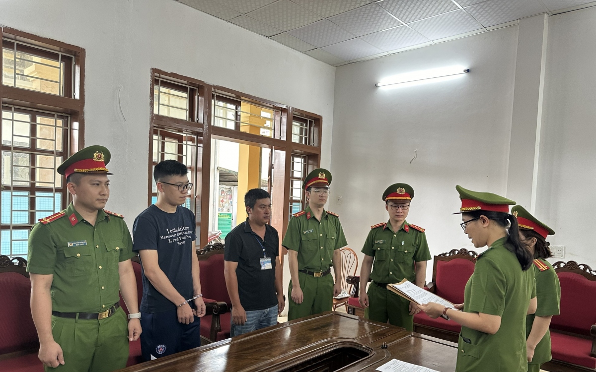 Làm thủ tục giải ngân, bị nhân viên ngân hàng chiếm đoạt hơn 1,3 tỉ đồng