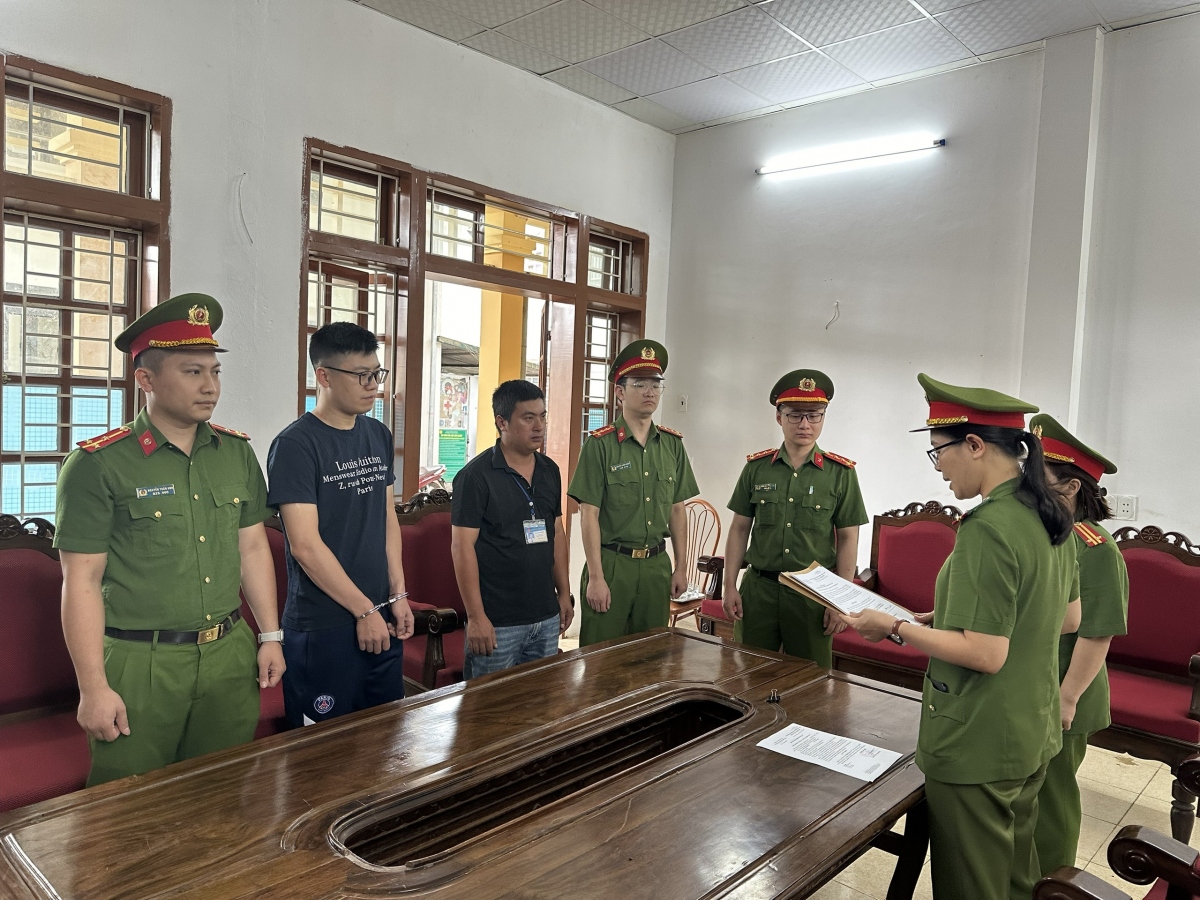 Làm thủ tục giải ngân, bị nhân viên ngân hàng chiếm đoạt hơn 1,3 tỉ đồng- Ảnh 1.
