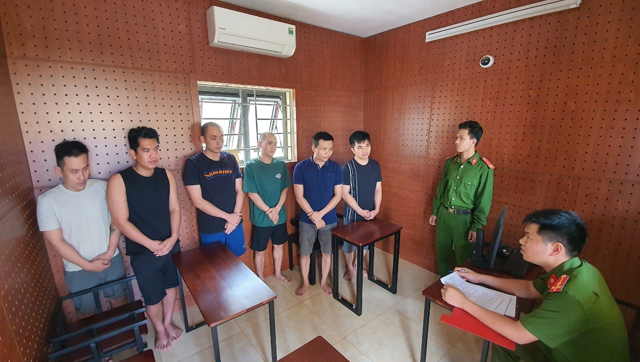 Bắt 6 đối tượng từ Kh&aacute;nh H&ograve;a đến Đắk Lắk đ&aacute;nh v&agrave; giữ người để siết nợ- Ảnh 1.