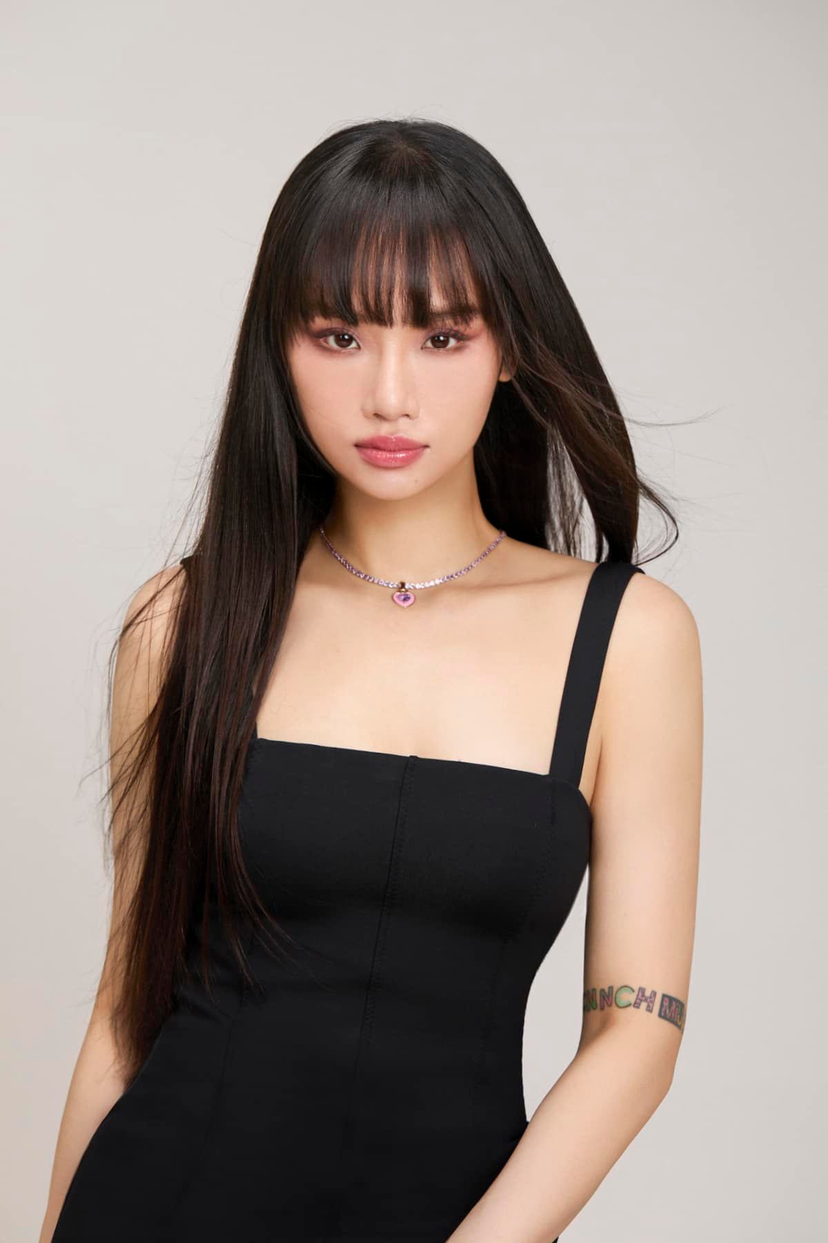 Miu L&ecirc; n&oacute;i g&igrave; khi bị ch&ecirc; ngoại h&igrave;nh- Ảnh 1.