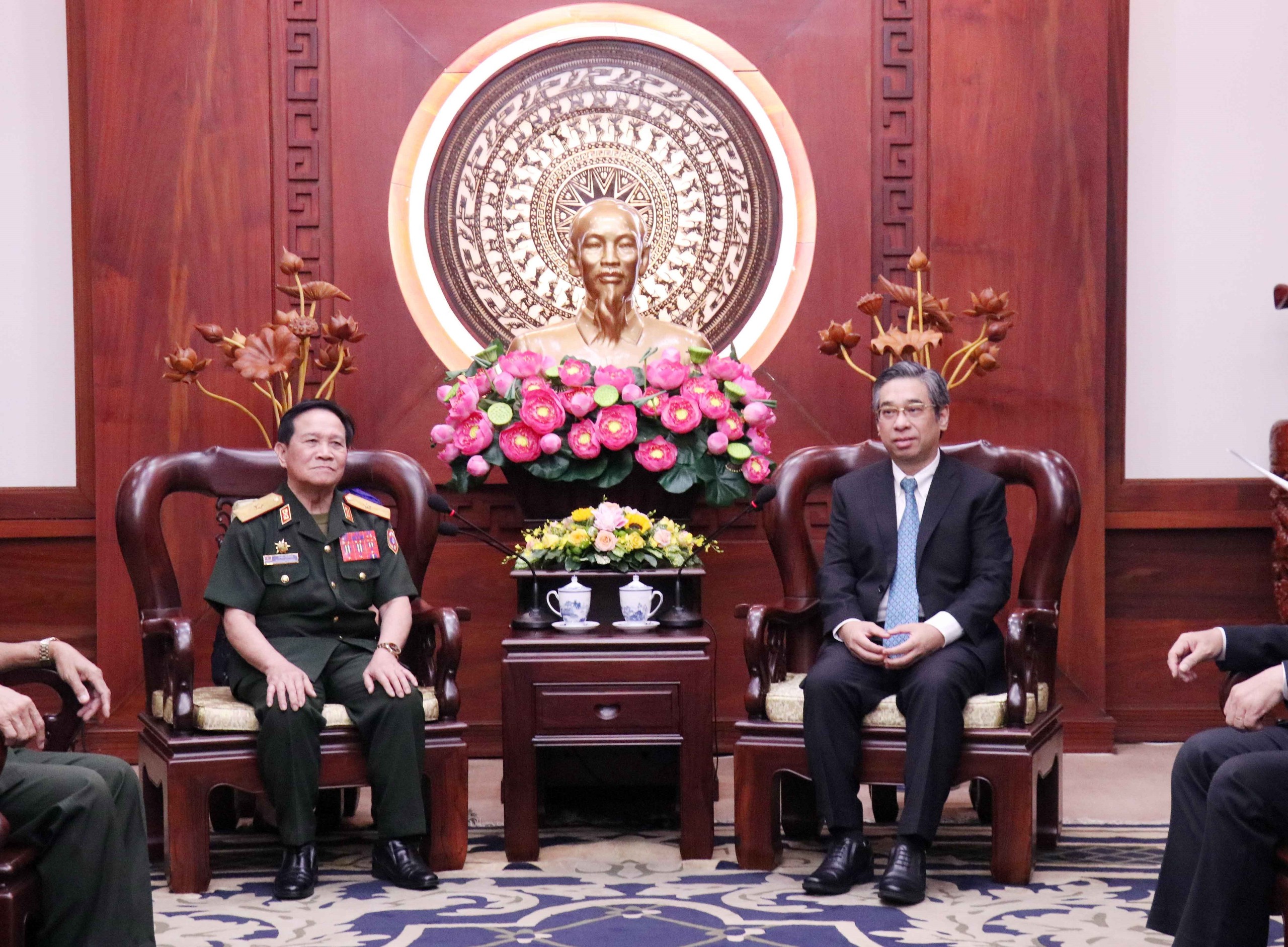 Việt Nam - Lào tăng cường phối hợp, chia sẻ kinh nghiệm- Ảnh 1.