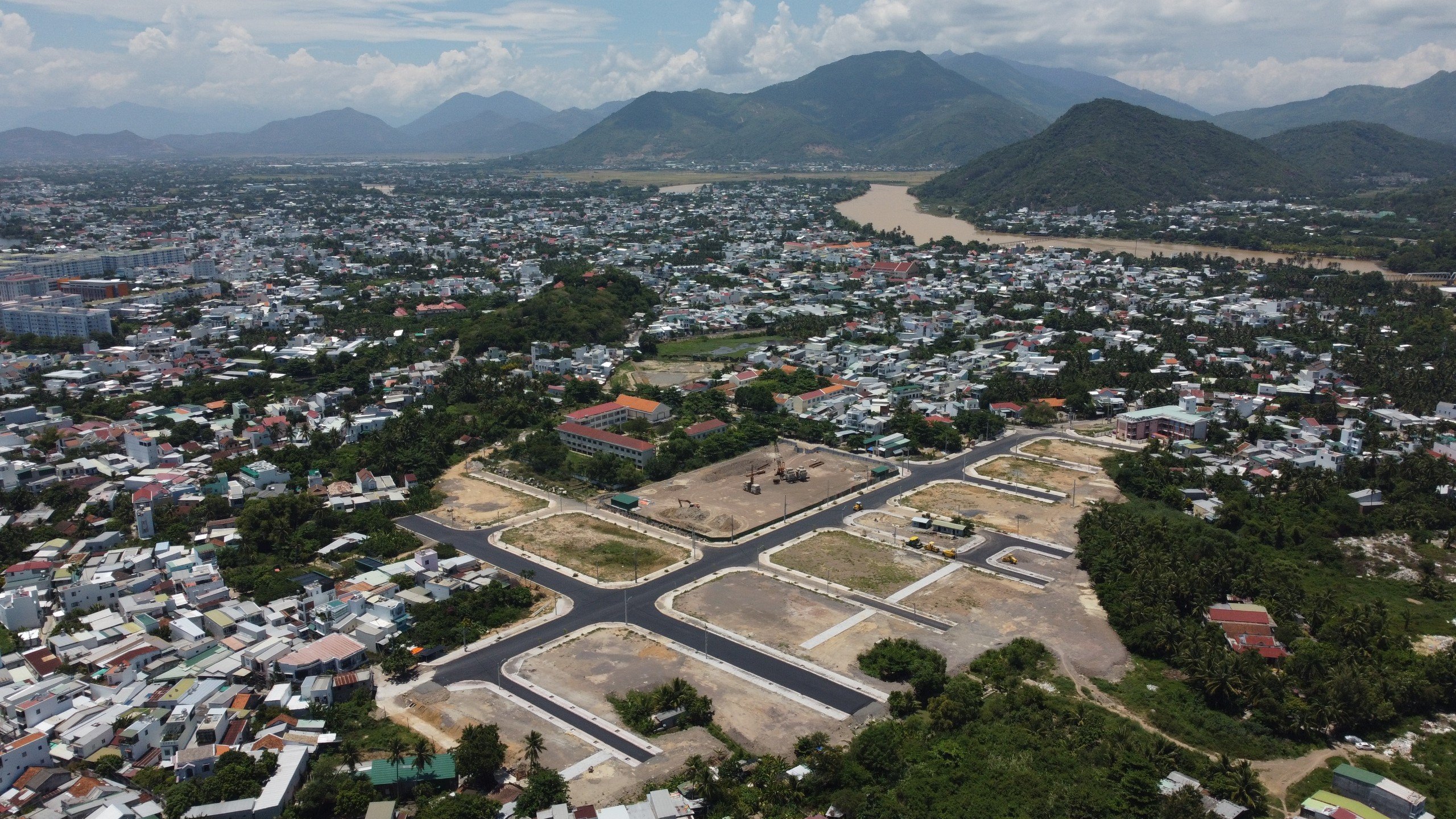 Kh&aacute;nh H&ograve;a: D&ugrave;ng ng&acirc;n s&aacute;ch 