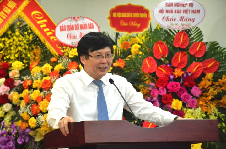 Nhà báo Hồ Quang Lợi