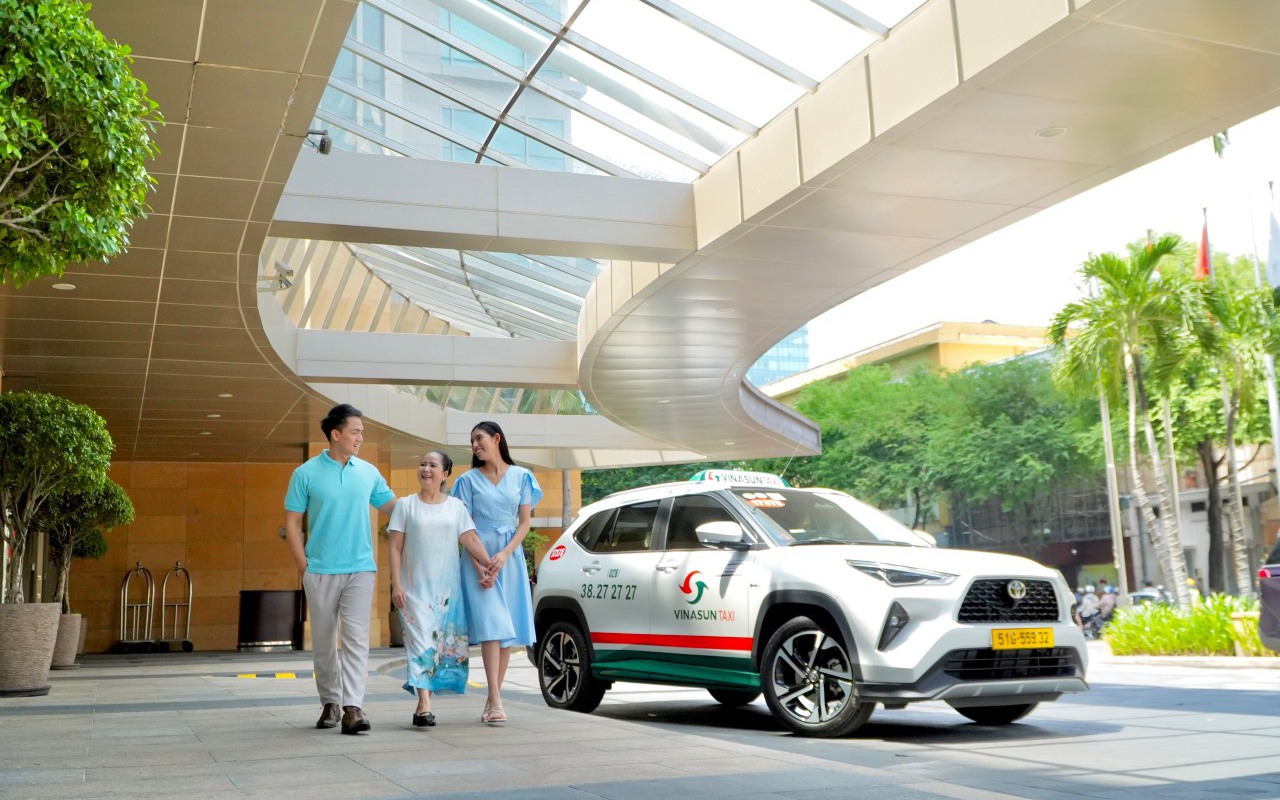Hãng taxi đầu tiên đưa 806 xe Hybrid vào hoạt động