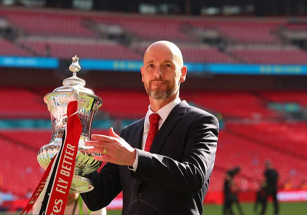 Erik ten Hag hai năm gi&agrave;nh 2 danh hiệu cho Man United