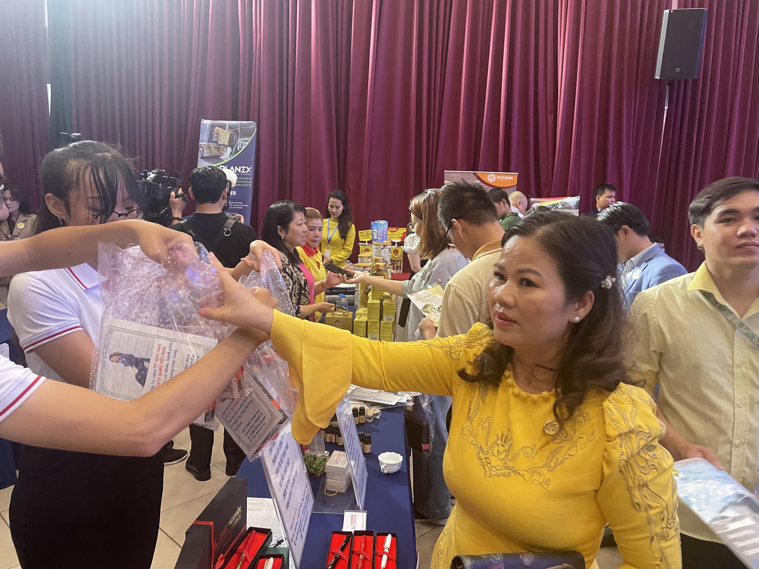 Doanh nghiệp không vững pháp lý dễ bị "cấm xuất cảnh" vì nợ thuế- Ảnh 1.