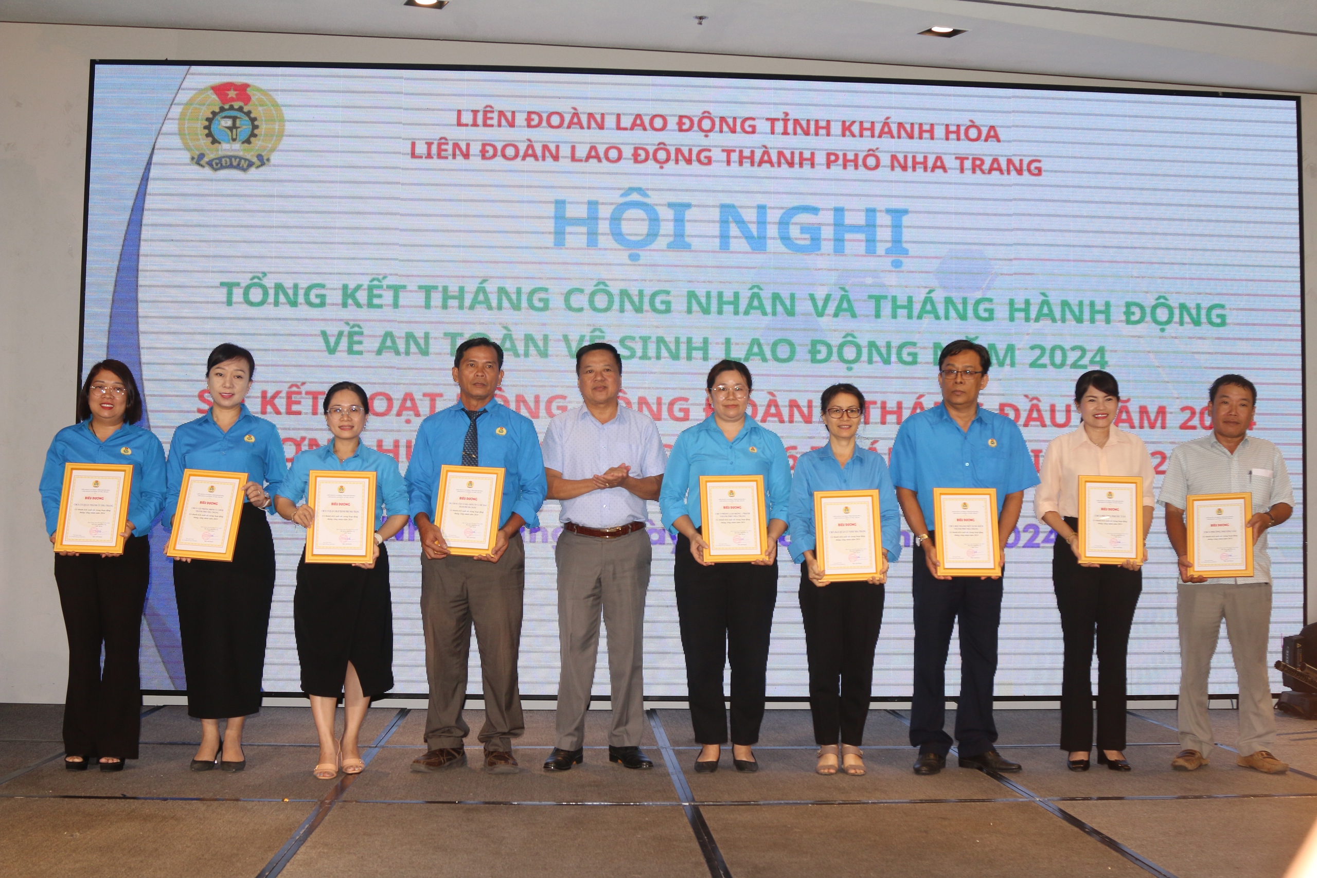 LĐLĐ Nha Trang tổ chức nhiều hoạt động chăm lo người lao động
- Ảnh 3.