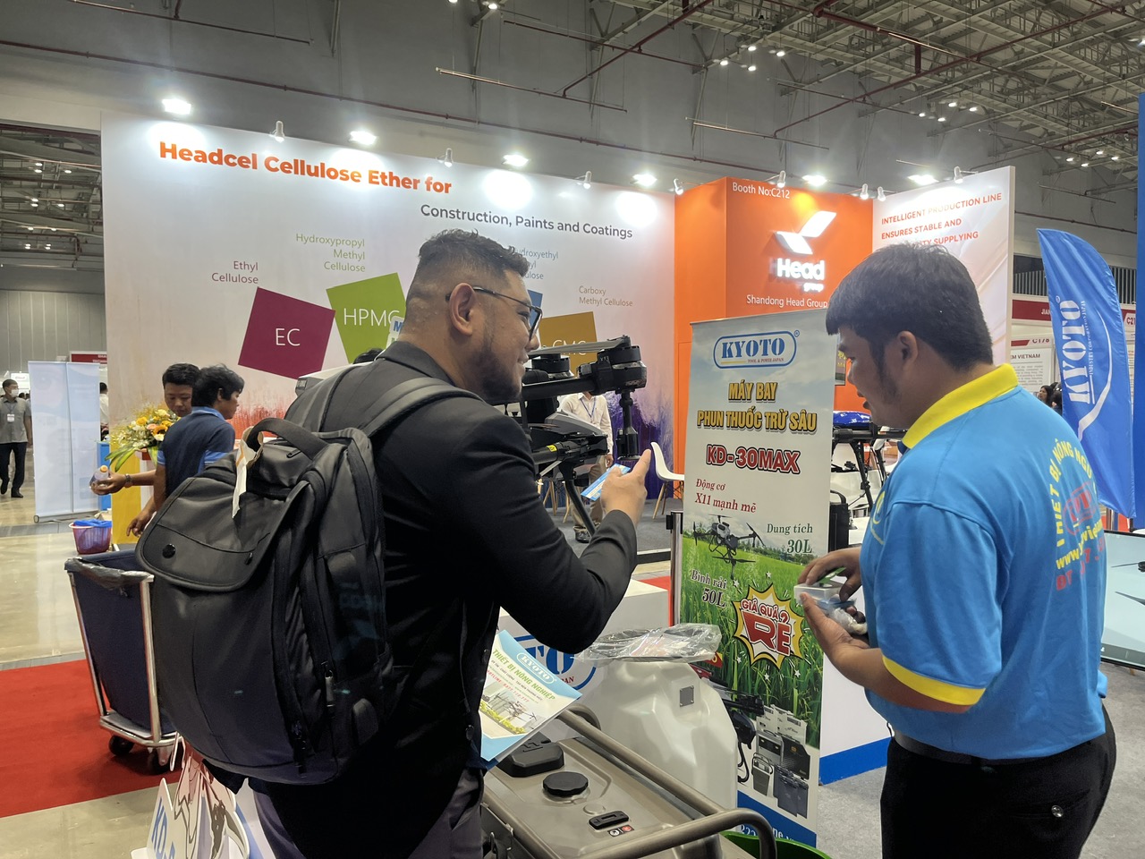 Hai triển l&atilde;m chuy&ecirc;n ng&agrave;nh đang diễn ra tại TP HCM- Ảnh 2.
