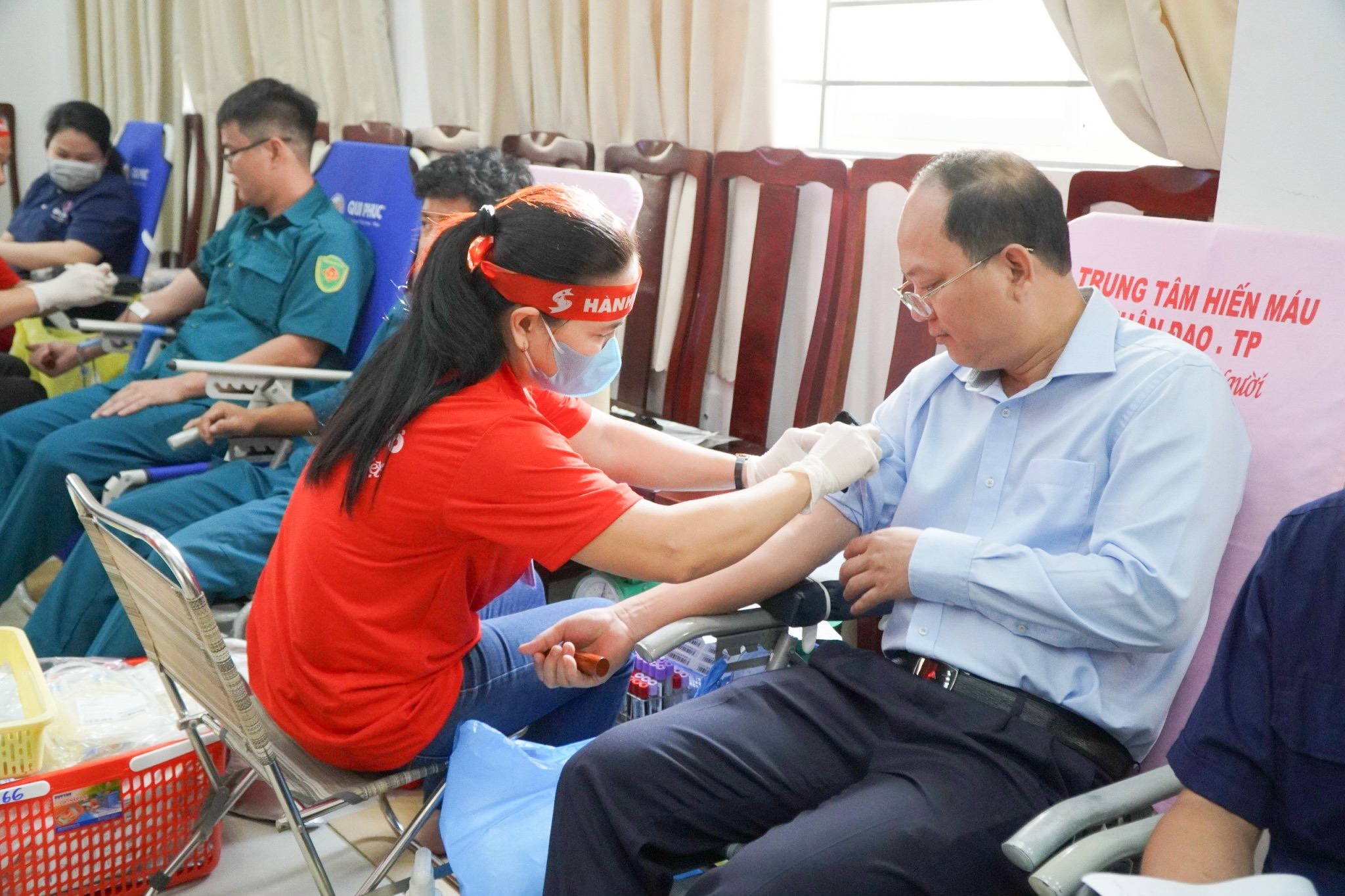 Phó Bí thư Thường trực Thành ủy TP HCM Nguyễn Hồ Hải cùng hàng ngàn người hiến máu- Ảnh 1.