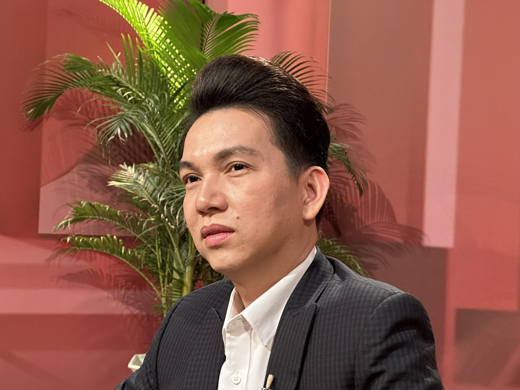"Chuông vàng vọng cổ 2014" Nguyễn Minh Trường lần đầu ngồi "ghế nóng"- Ảnh 1.