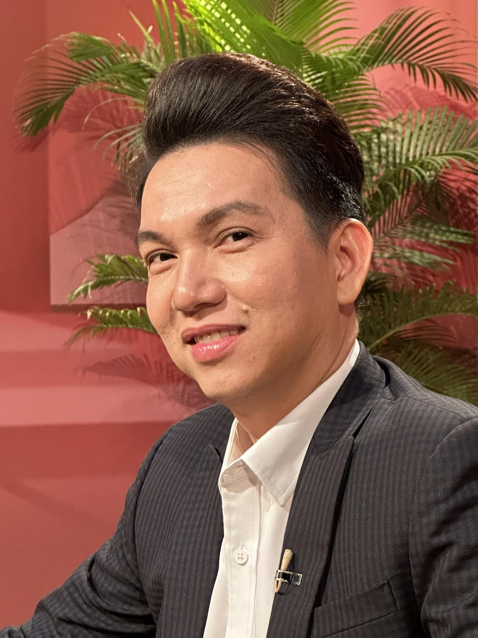 "Chuông vàng vọng cổ 2014" Nguyễn Minh Trường lần đầu ngồi "ghế nóng"- Ảnh 2.