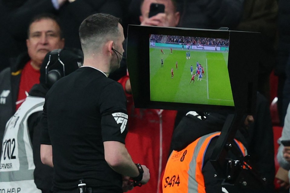B&Ecirc;N LỀ EURO 2024: VAR v&agrave; những ứng dụng c&ocirc;ng nghệ- Ảnh 1.