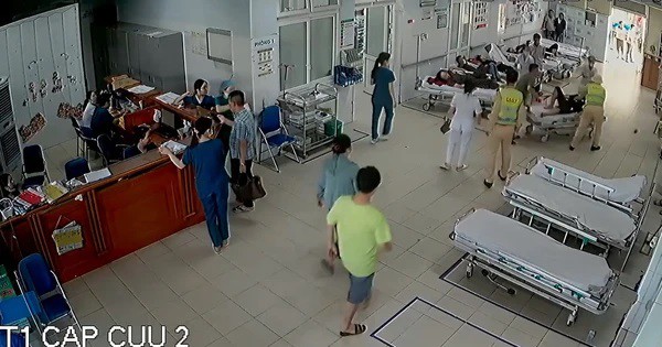 Bố xuống xe &ocirc;t&ocirc; &ldquo;cầu cứu&rdquo; tổ CSGT khi ph&aacute;t hiện con m&igrave;nh bị ngừng tim- Ảnh 1.
