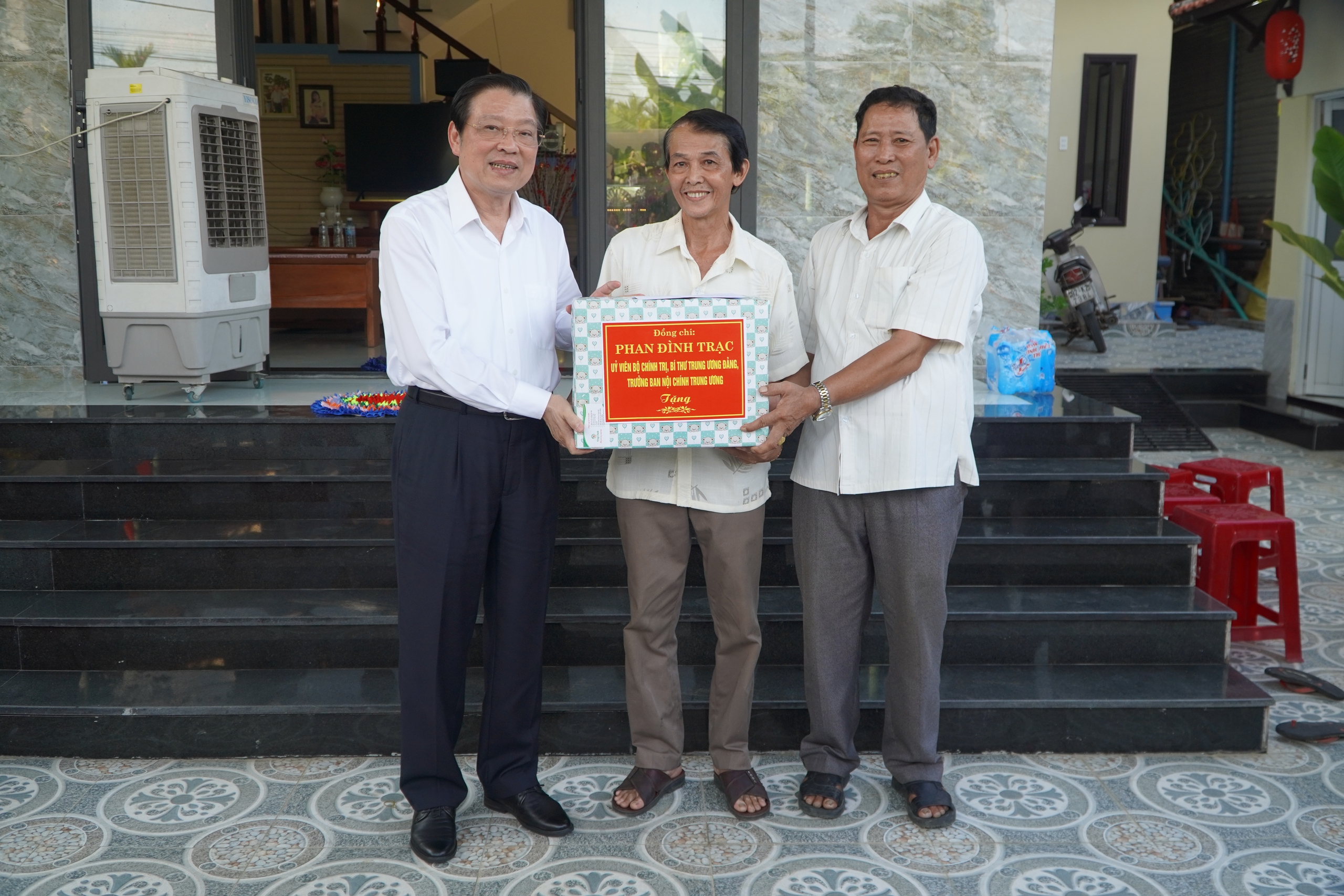 Ông Phan Đình Trạc thăm 3