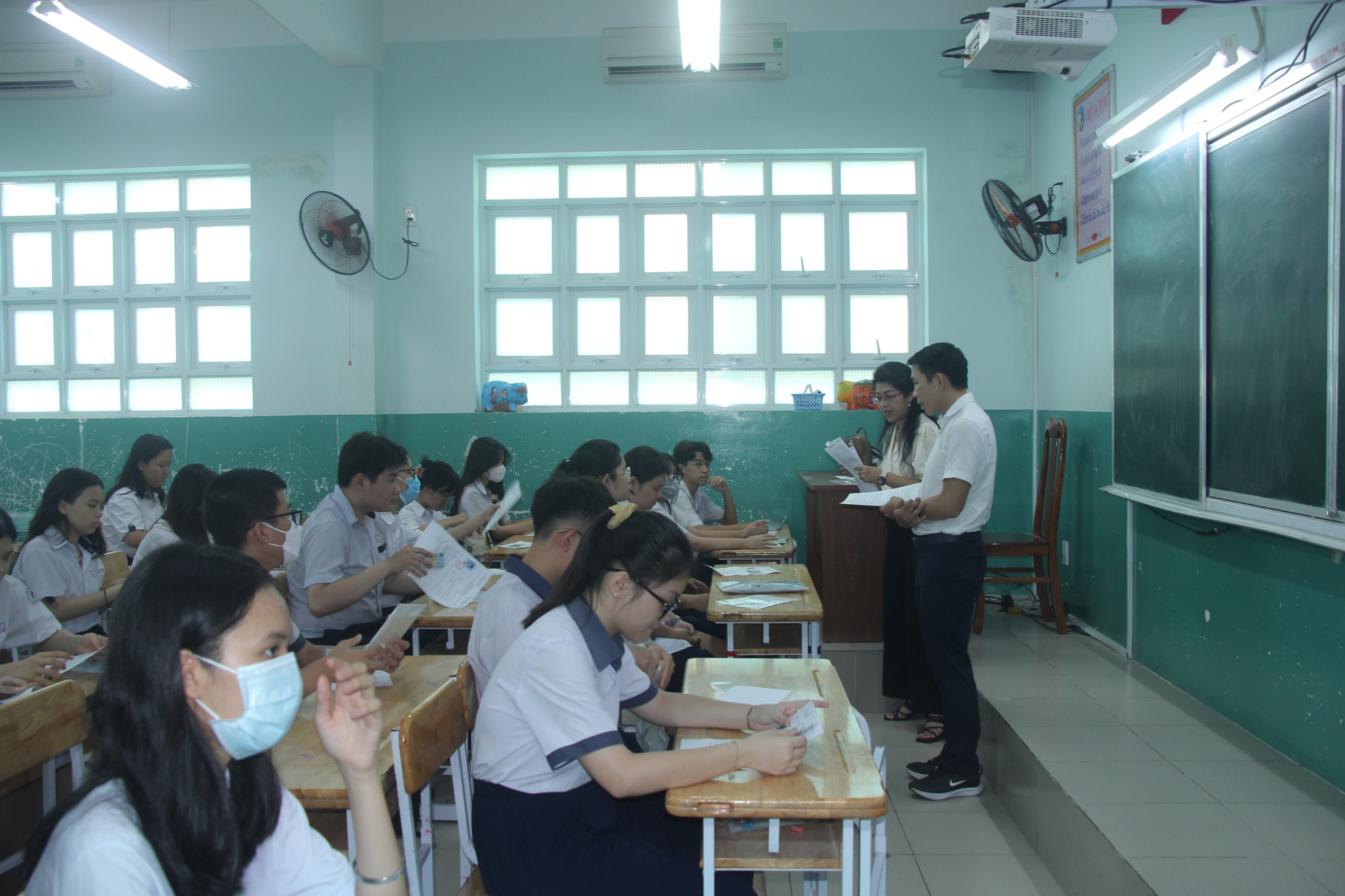 Dạy v&agrave; học tiếng Anh tăng cường đối diện nhiều th&aacute;ch thức- Ảnh 1.