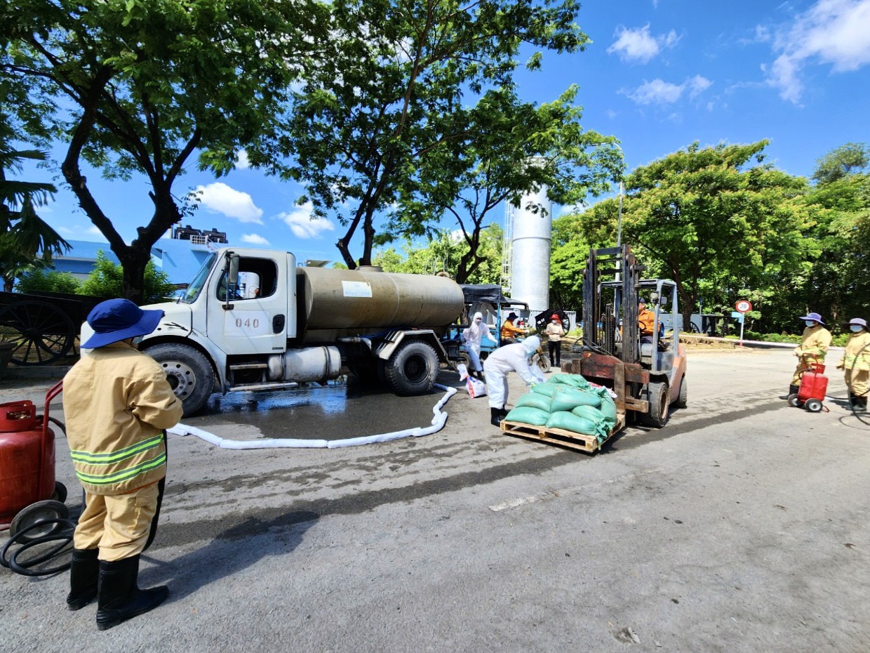 VWS diễn tập ph&ograve;ng ngừa v&agrave; ứng ph&oacute; sự cố tr&agrave;n dầu, h&oacute;a chất- Ảnh 4.