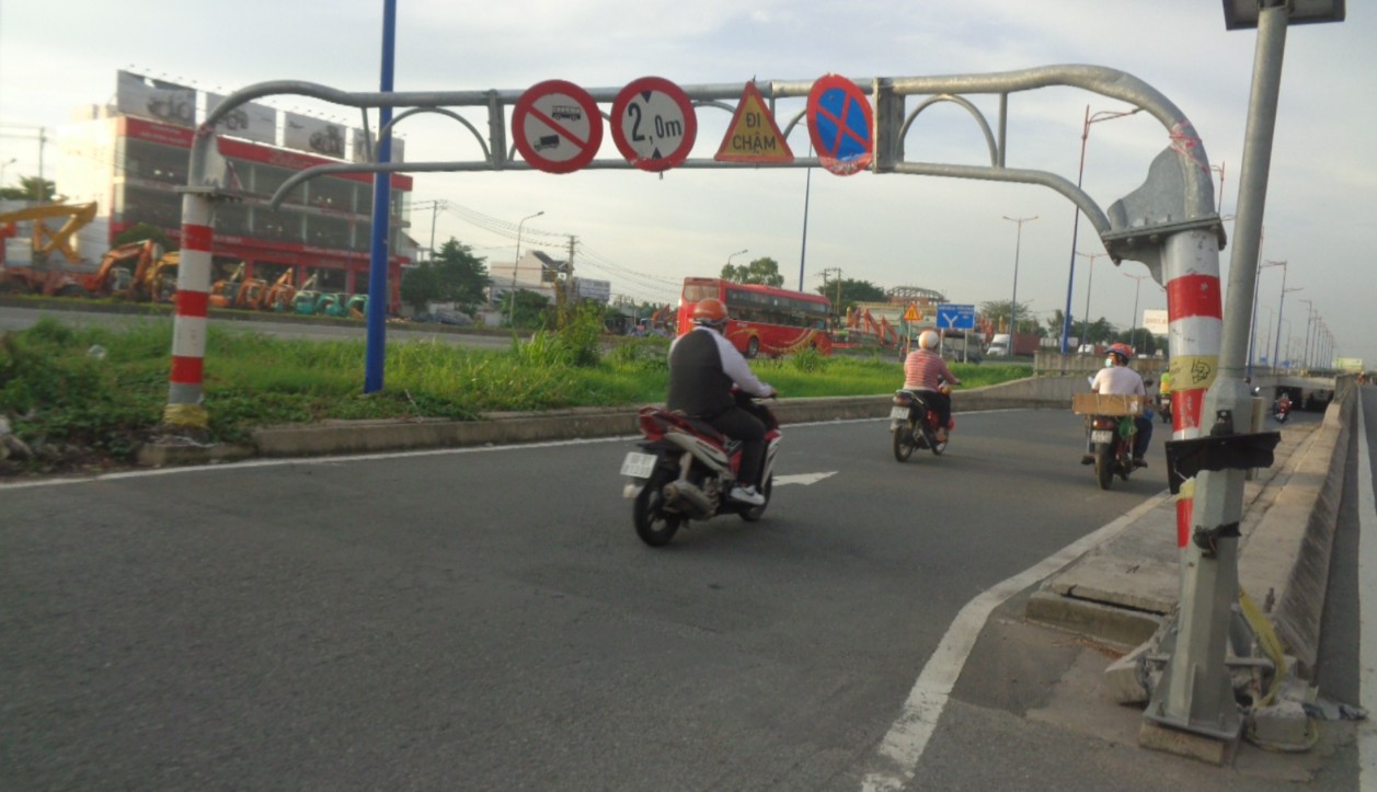 Thanh chắn nguy hiểm- Ảnh 1.