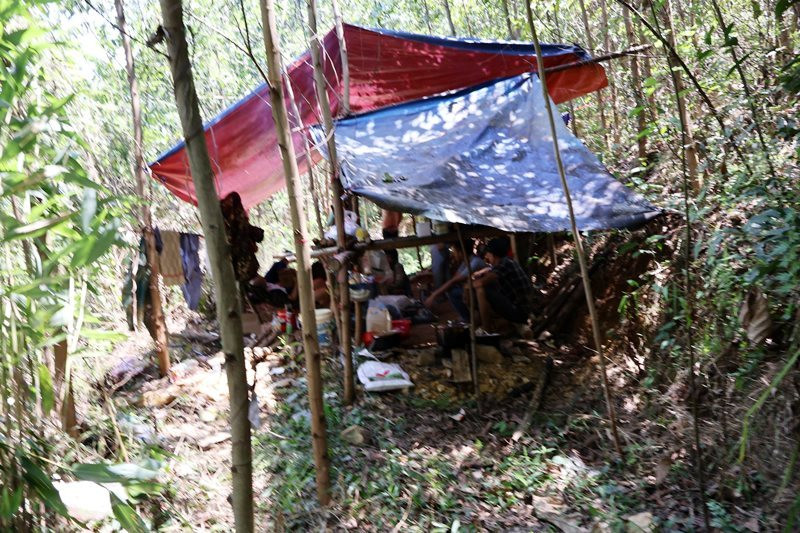 Công an cải trang bắt trọn