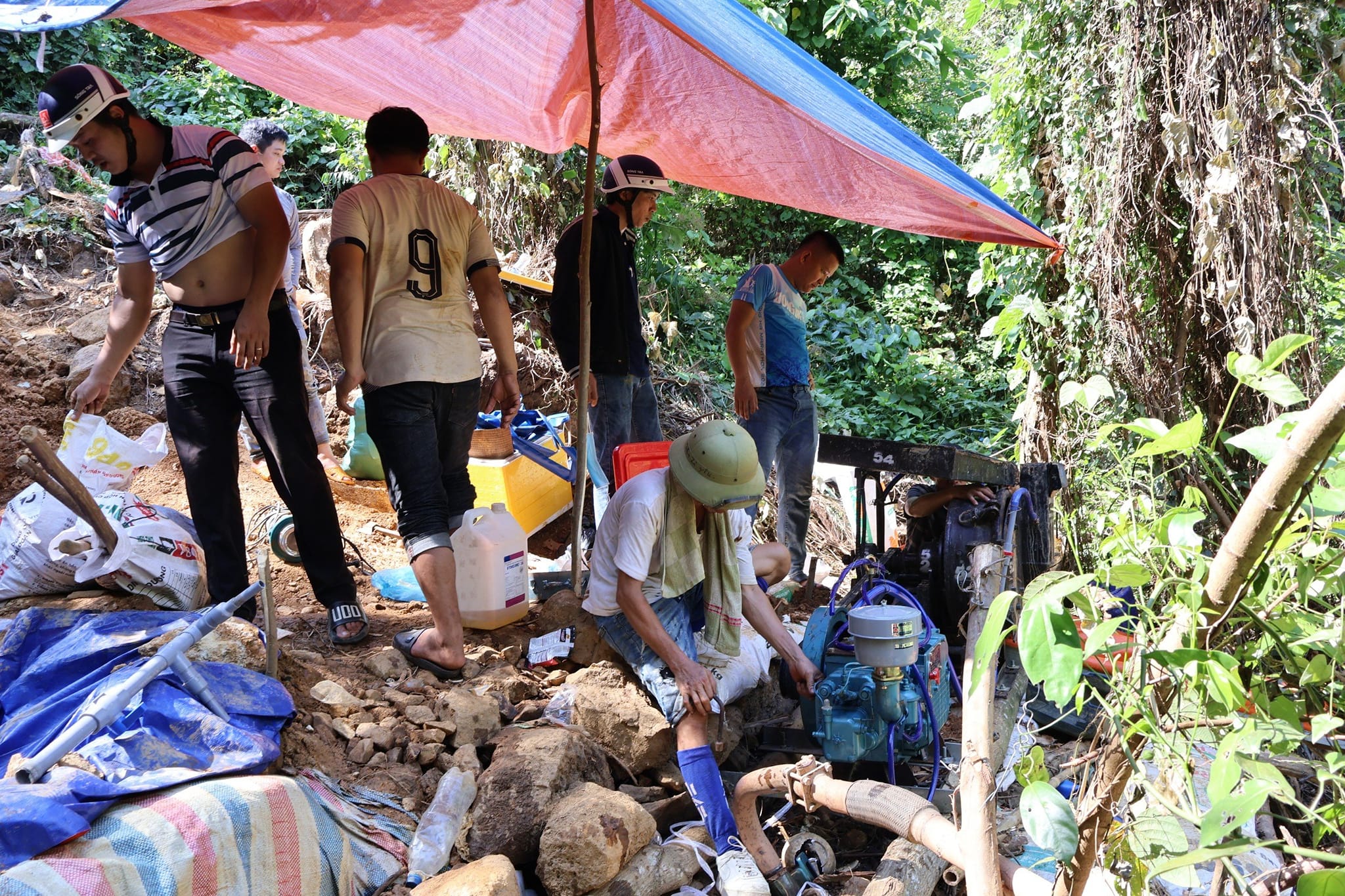 Công an cải trang bắt trọn