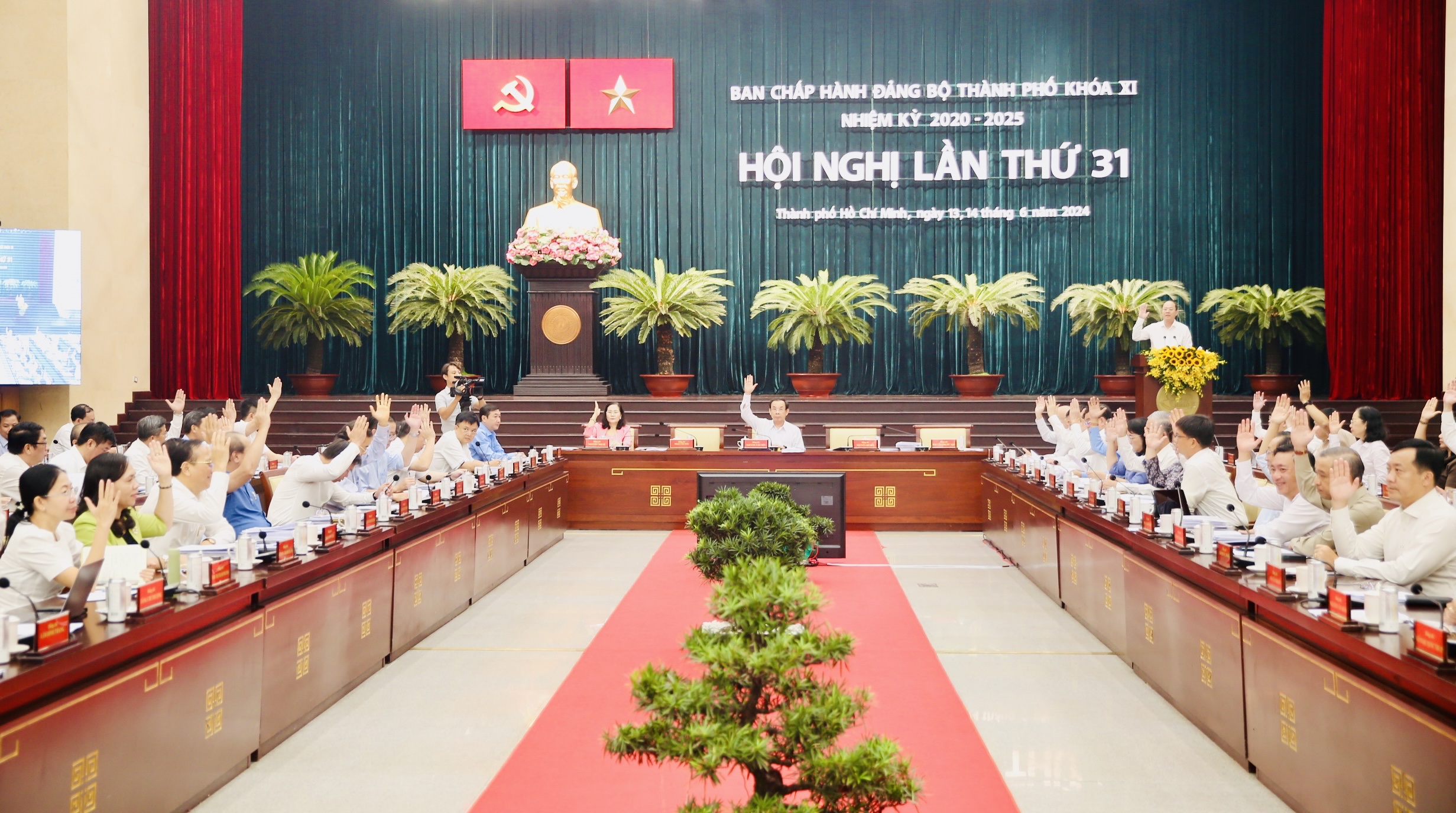 12 nh&oacute;m nhiệm vụ, giải ph&aacute;p th&uacute;c đẩy TP HCM ph&aacute;t triển- Ảnh 1.