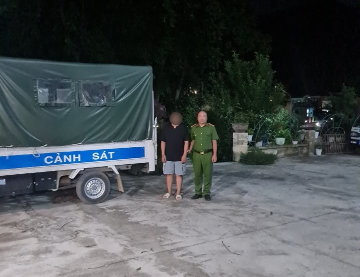 Lời khai của người chồng h&agrave;nh hung vợ trước mặt con nhỏ - Ảnh 1.