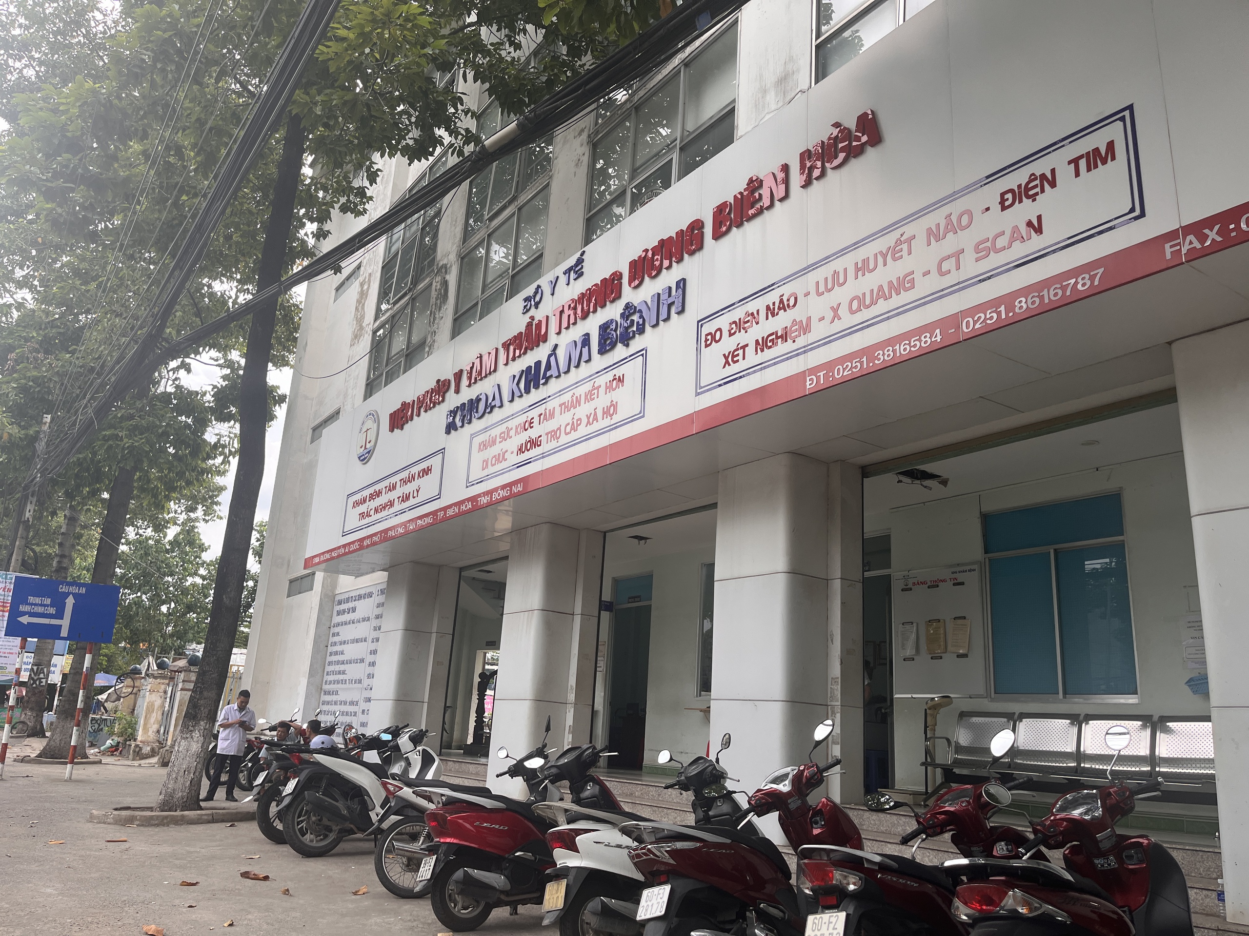 Bộ C&ocirc;ng an bắt 2 b&aacute;c sĩ Viện Ph&aacute;p y t&acirc;m thần trung ương Bi&ecirc;n H&ograve;a- Ảnh 1.