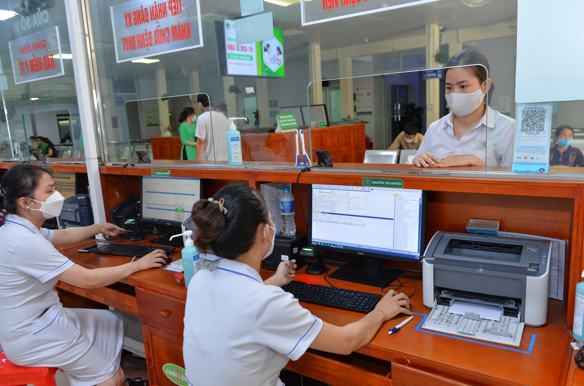 Chi trả hơn 66,9 ng&agrave;n tỉ đồng cho kh&aacute;m chữa bệnh BHYT- Ảnh 1.