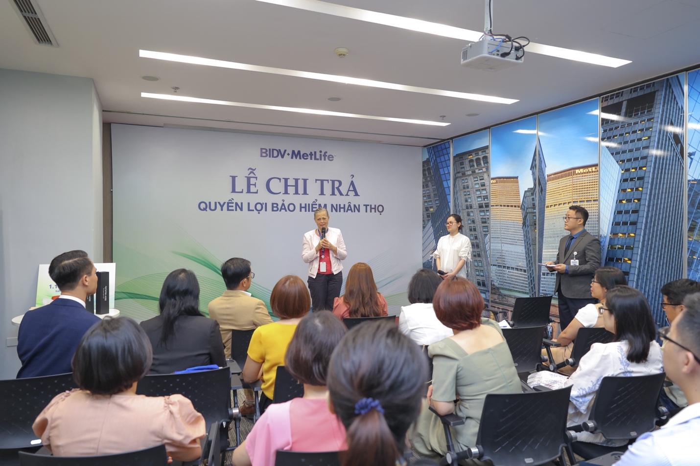 Hơn 1 tỉ đồng quyền lợi bảo hiểm được BIDV MetLife chi trả cho khách hàng đặc biệt- Ảnh 2.