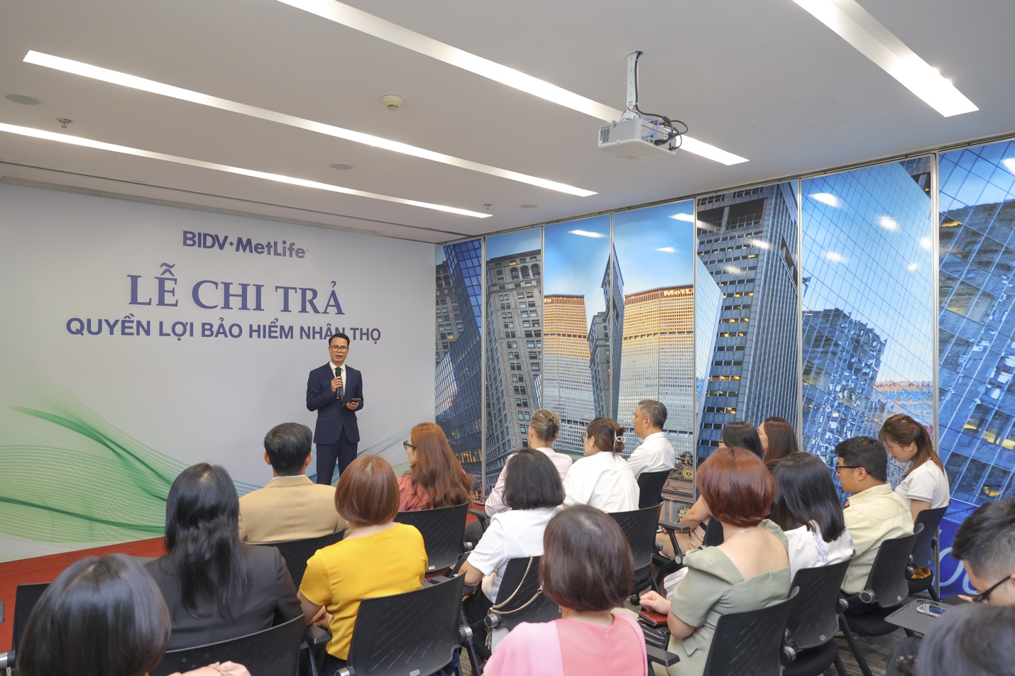Hơn 1 tỉ đồng quyền lợi bảo hiểm được BIDV MetLife chi trả cho khách hàng đặc biệt- Ảnh 3.