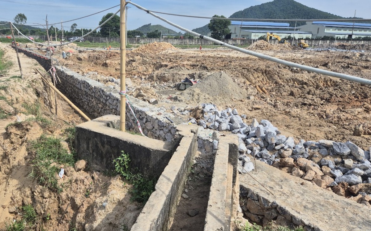 Th&ocirc;ng tin mới vụ x&acirc;y nh&agrave; m&aacute;y, ph&aacute; lu&ocirc;n k&ecirc;nh thủy lợi- Ảnh 1.