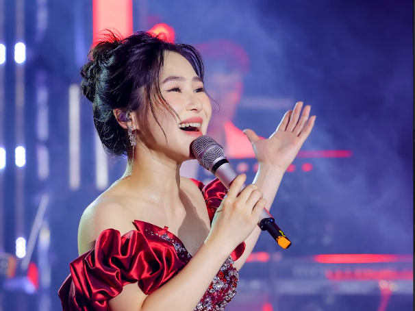 Hương Tràm "bật mí" về quyết định đi Mỹ- Ảnh 3.