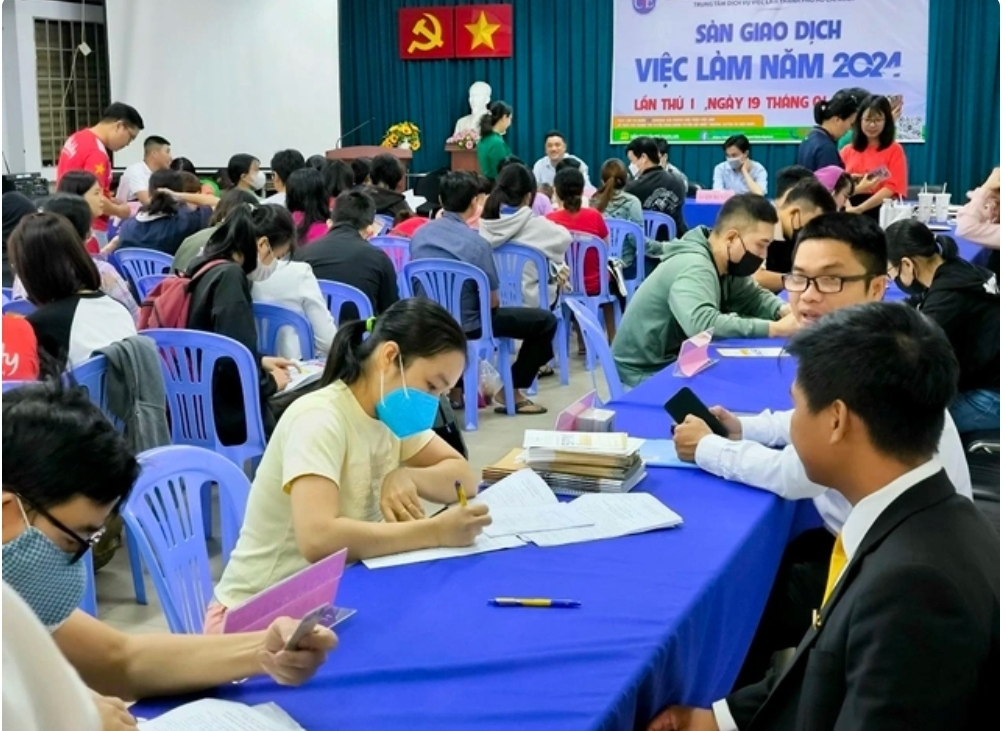 Nâng mức hưởng trợ cấp thất nghiệp lên 75% có phù hợp?- Ảnh 1.