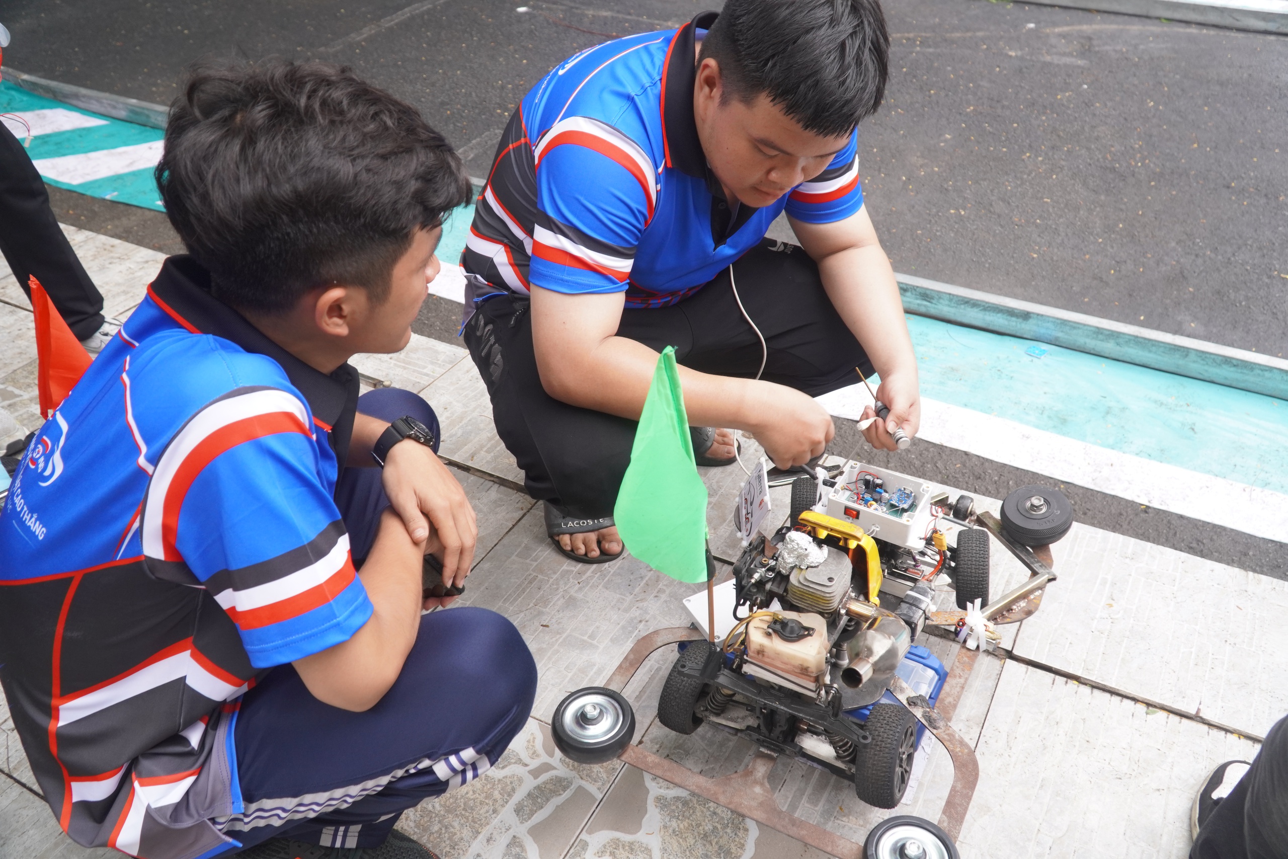 Kịch t&iacute;nh v&ograve;ng chung kết đua xe m&ocirc; h&igrave;nh tự chế- Ảnh 4.