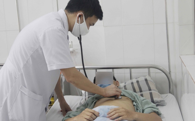 Làm việc dưới trời nắng nóng, 2 người bị mất nước, suy thận cấp