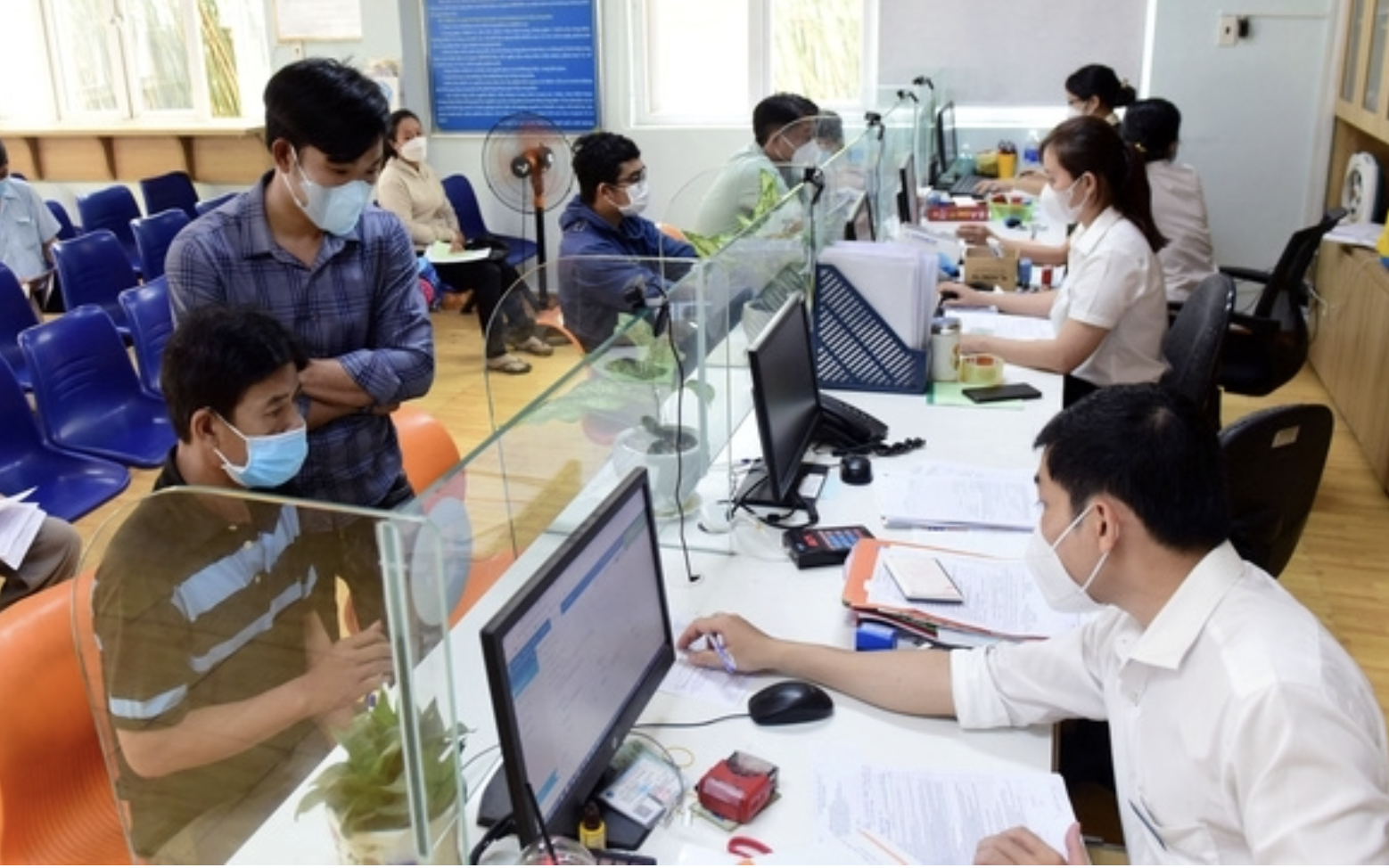 Lý do người trẻ cố rút BHXH một lần, không chờ đến tuổi hưu