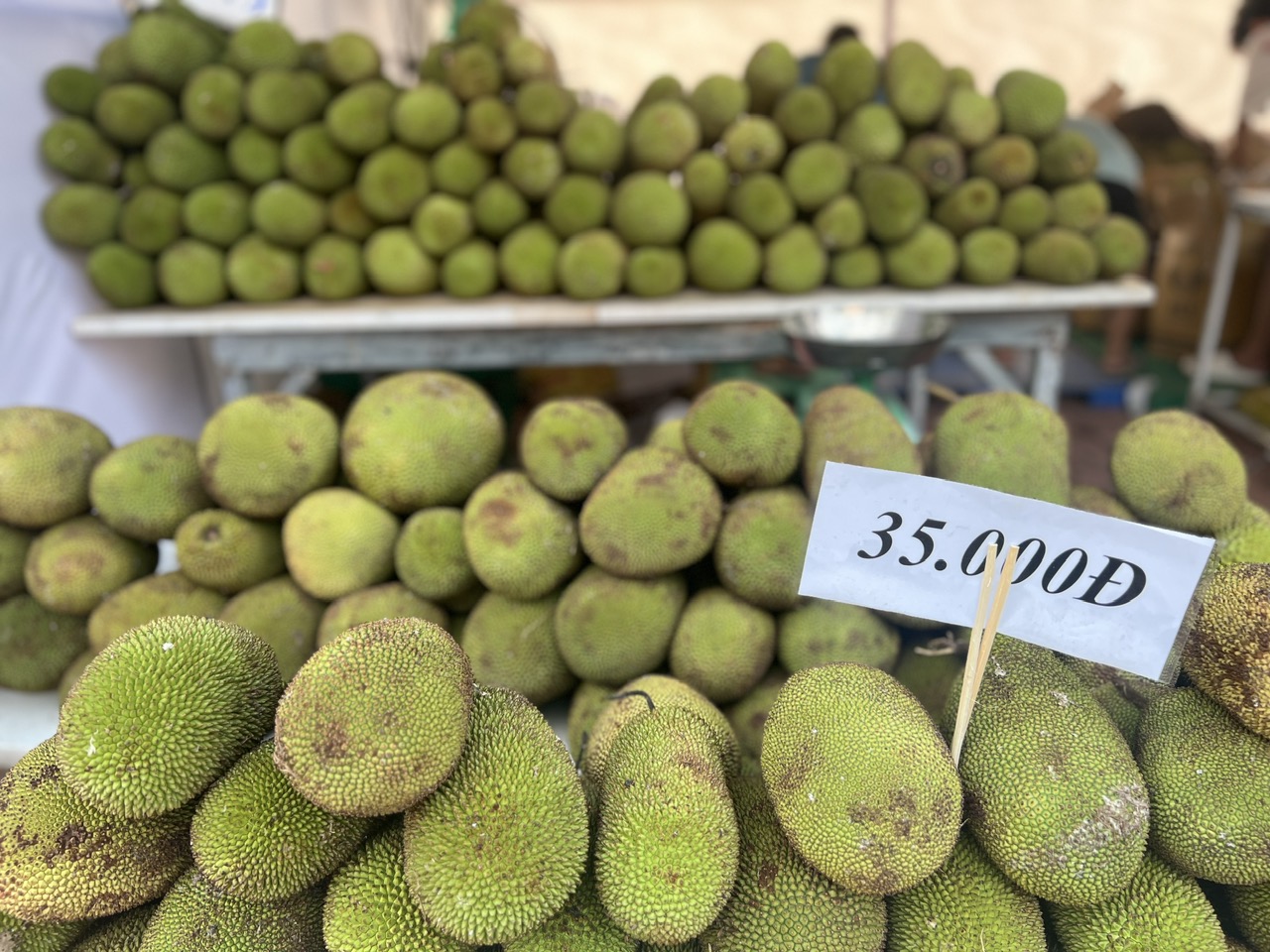 D&ograve;ng người nườm nượp đổ về L&aacute;i Thi&ecirc;u &ldquo;săn&rdquo; đặc sản - Ảnh 9.