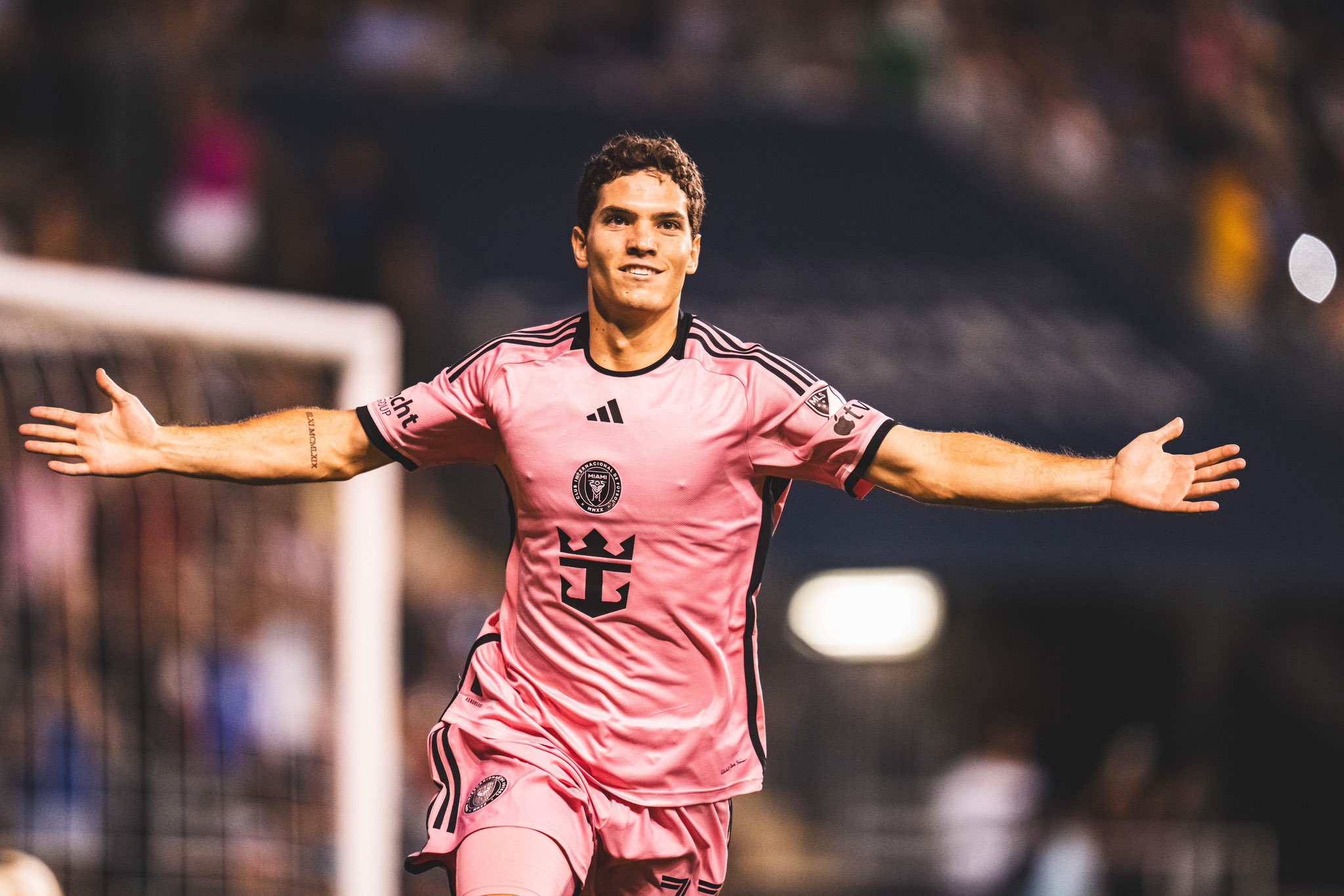 Không Messi và Suarez, Inter Miami thắng ngược dòng dù nhận 2 thẻ đỏ- Ảnh 2.