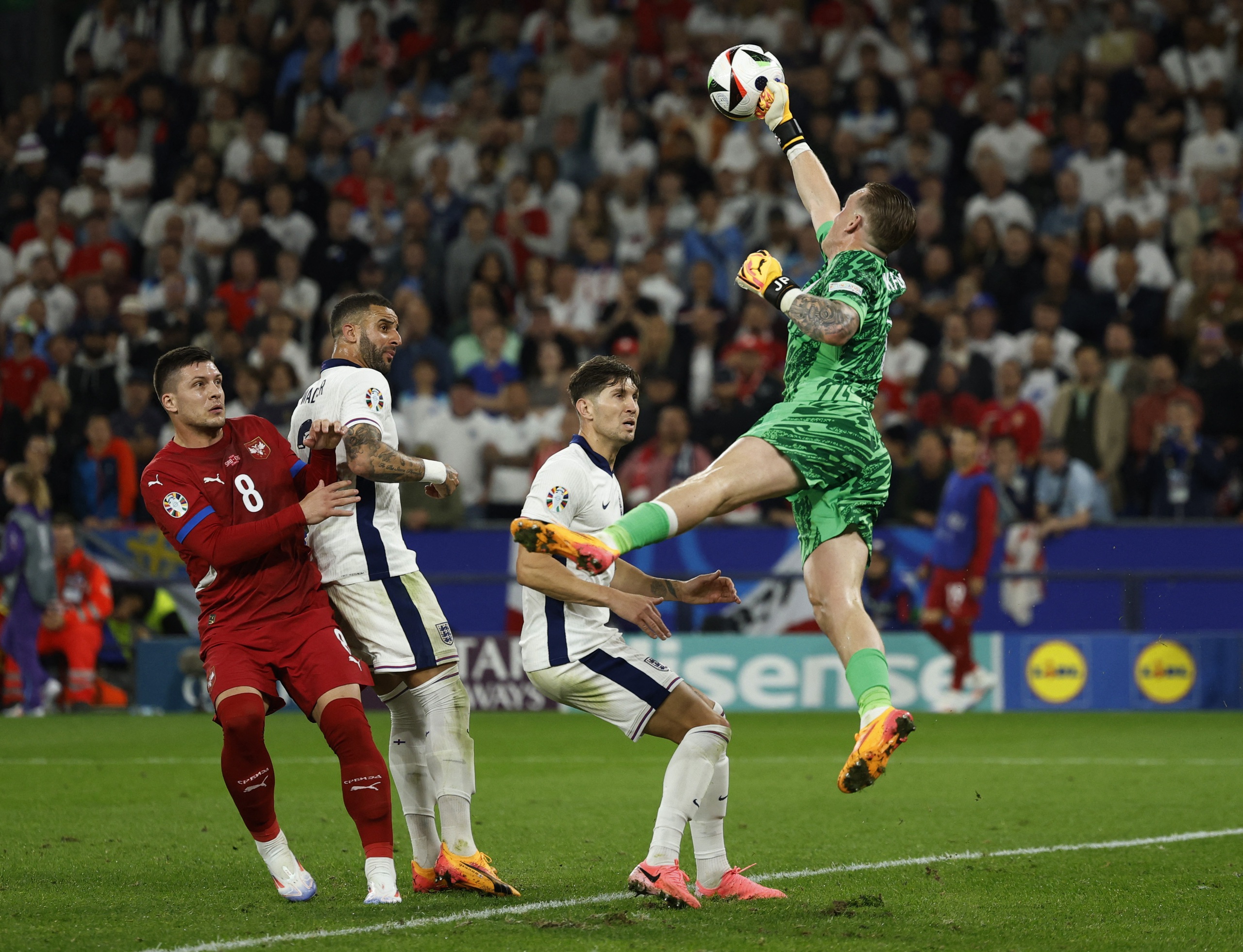 Euro 2024: Sao 150 triệu bảng Jude Bellingham tỏa s&aacute;ng, tuyển Anh đ&aacute;nh bại Serbia- Ảnh 5.