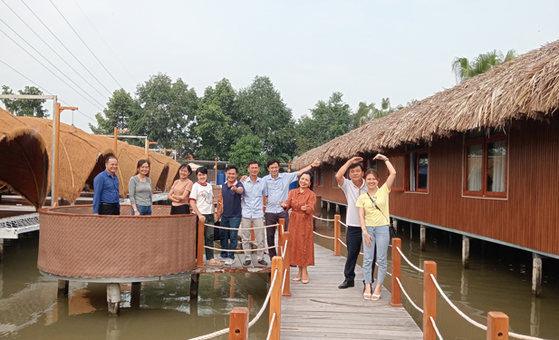 Khu Du lịch sinh th&aacute;i T&acirc;y Đ&ocirc; Farm ở TP Cần Thơ l&agrave; điểm đến y&ecirc;u th&iacute;ch của nhiều du kh&aacute;ch trong dịp h&egrave; n&agrave;y. Ảnh: T&Acirc;M QU&Acirc;N