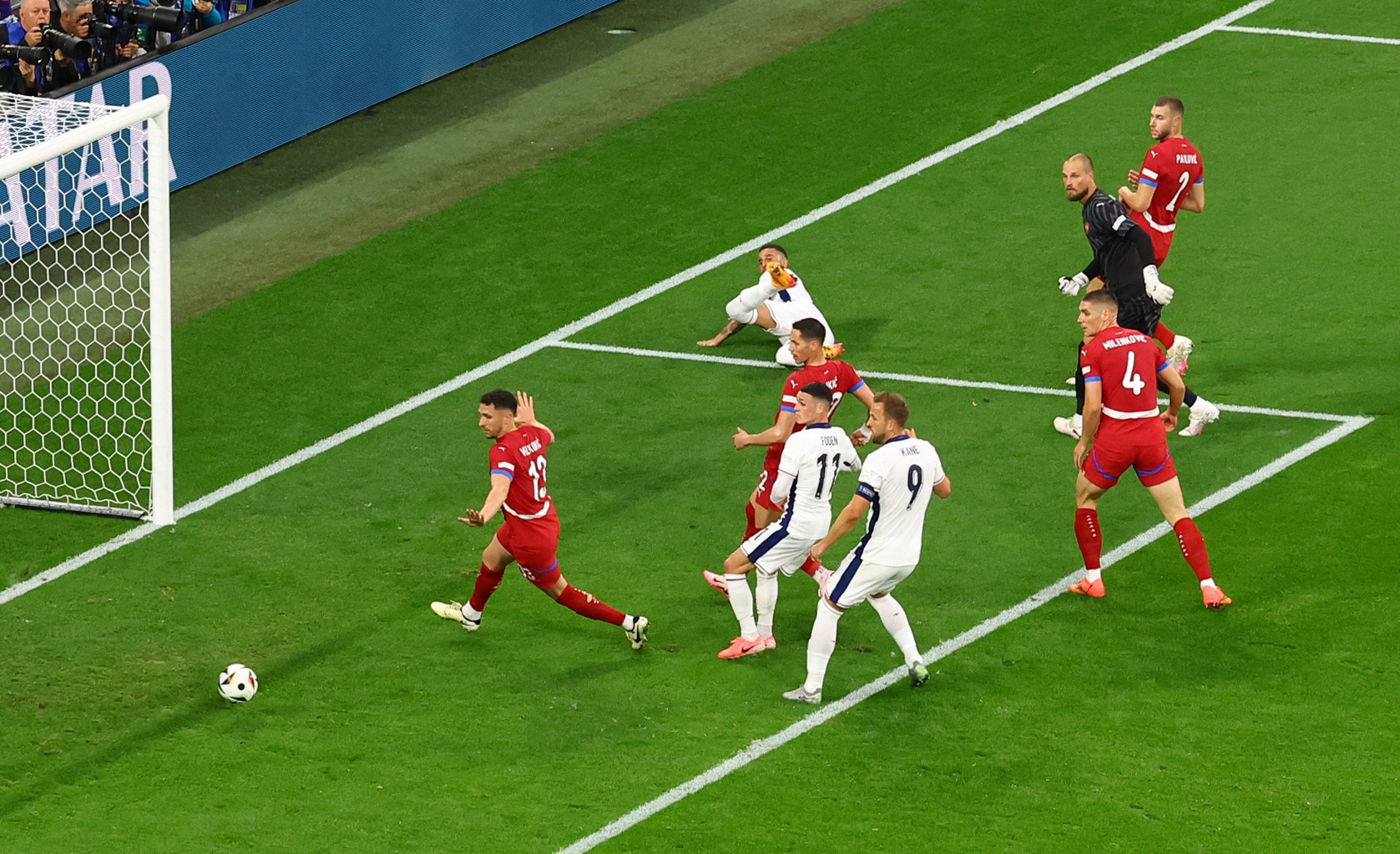 Euro 2024: Sao 150 triệu bảng Jude Bellingham tỏa s&aacute;ng, tuyển Anh đ&aacute;nh bại Serbia- Ảnh 4.