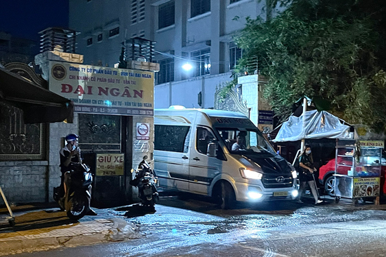 Xe Đại Ngân ra vào liên tục địa chỉ 22 Nguyễn Văn Đừng, quận 5, TP HCM