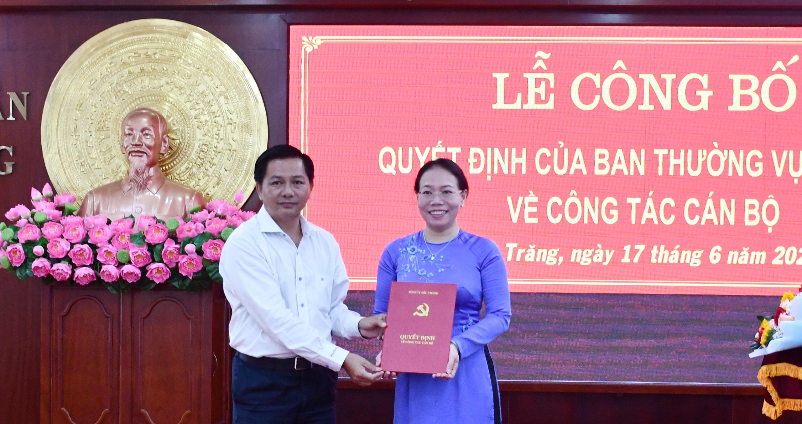 Ph&oacute; Chủ tịch UBND tỉnh S&oacute;c Trăng nhận nhiệm vụ mới- Ảnh 1.