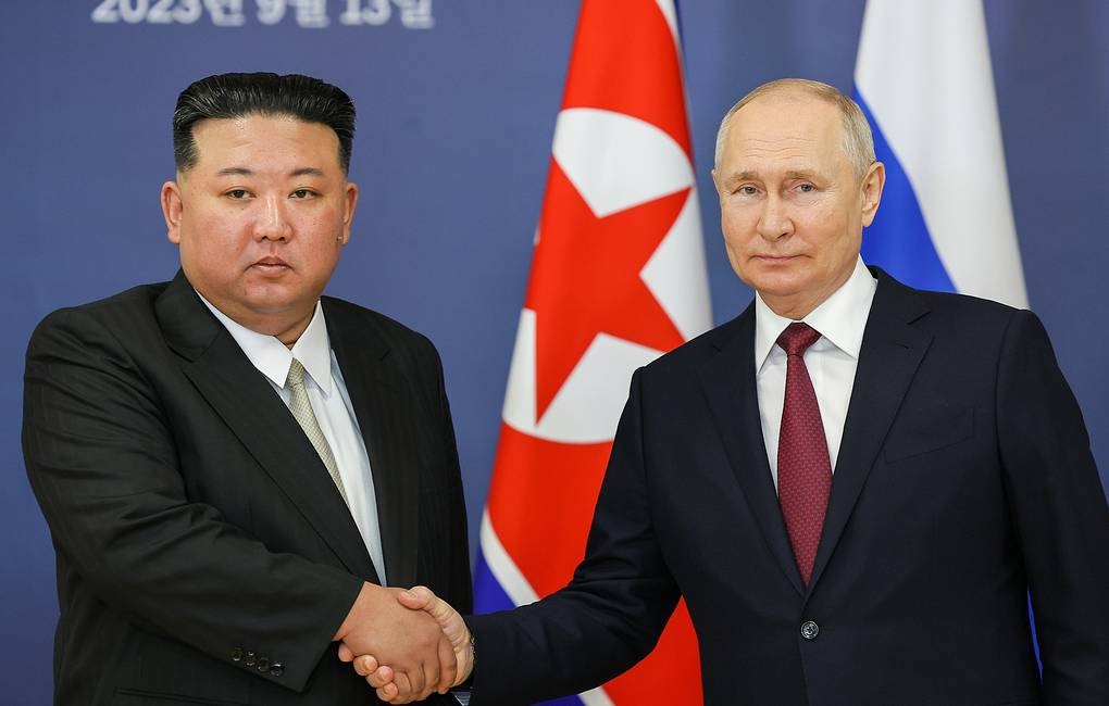 Tổng thống Nga Vladimir Putin v&agrave; Chủ tịch Triều Ti&ecirc;n Kim Jong-un. Ảnh: TASS